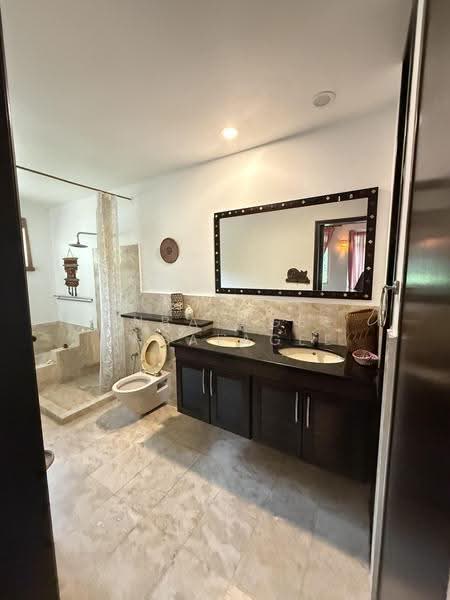 Rumah Banglo untuk Dijual di Country Heights (Kajang) - Anbalagee Anbalagee - Bathroom - PropertyGuru.com.my