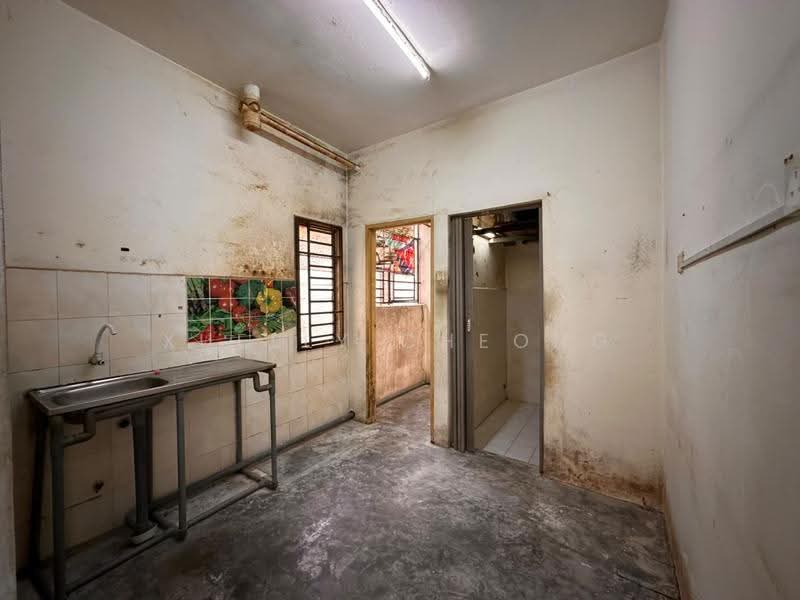 Flat for Sale at Taman Tampoi Utama Flat - Xuelly Cheong - Kitchen - PropertyGuru.com.my