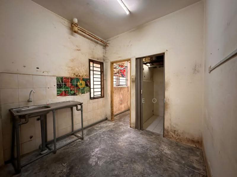 Flat for Sale at Taman Tampoi Utama Flat - Xuelly Cheong - Kitchen - PropertyGuru.com.my