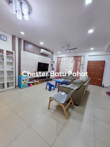 2-storey Terraced House for Sale in Taman Evergreen Heights (Batu Pahat) - ZG Law - Living Room - PropertyGuru.com.my