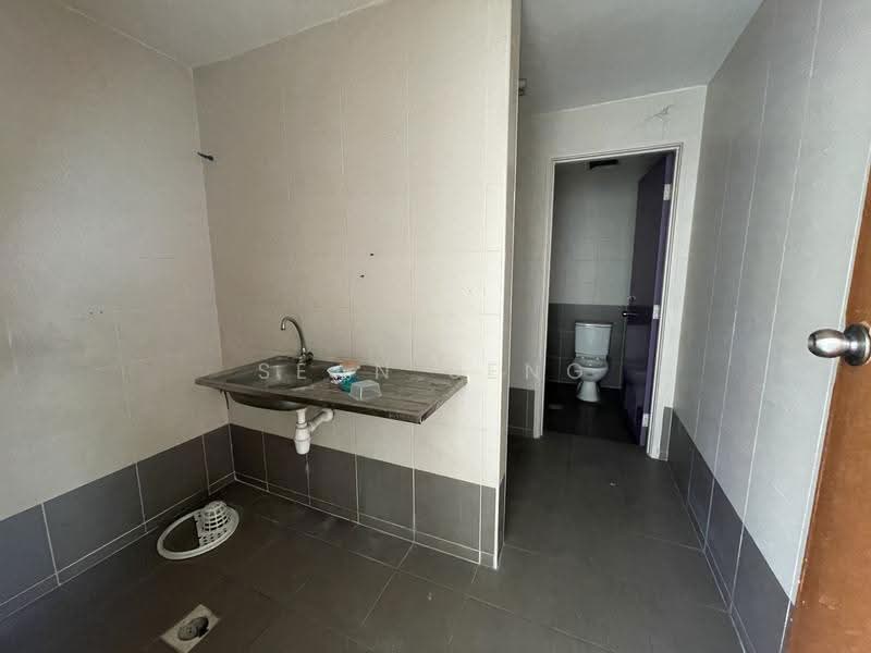 Factory for Sale in Taman Sains Selangor (Kota Damansara) - Sean Seng - Bathroom - PropertyGuru.com.my