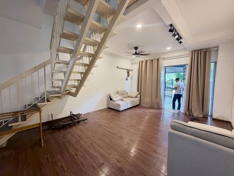 Rumah Teres 2-Tingkat untuk Dijual di Taman Sri Gombak (Gombak) - Azli Ibrahim - Living Room - PropertyGuru.com.my