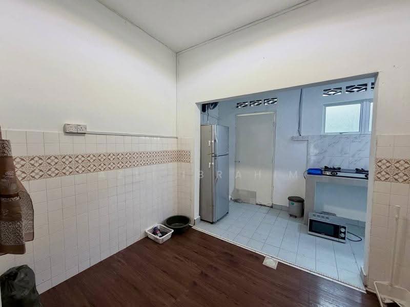 Rumah Teres 2-Tingkat untuk Dijual di Taman Sri Gombak (Gombak) - Azli Ibrahim - Kitchen - PropertyGuru.com.my