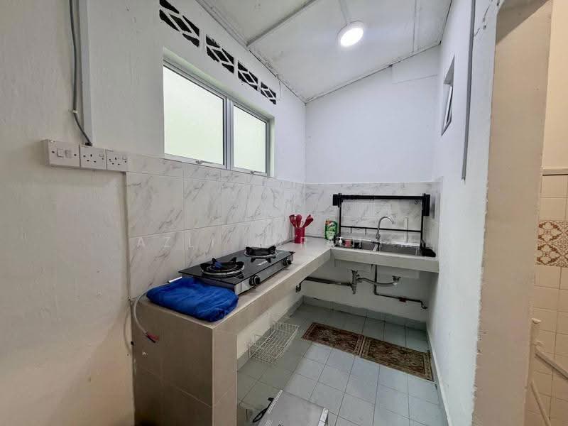 Rumah Teres 2-Tingkat untuk Dijual di Taman Sri Gombak (Gombak) - Azli Ibrahim - Kitchen - PropertyGuru.com.my