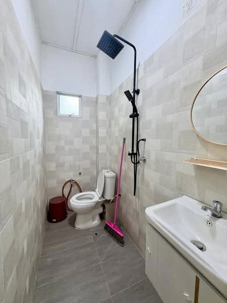 Rumah Teres 2-Tingkat untuk Dijual di Taman Sri Gombak (Gombak) - Azli Ibrahim - Bathroom - PropertyGuru.com.my