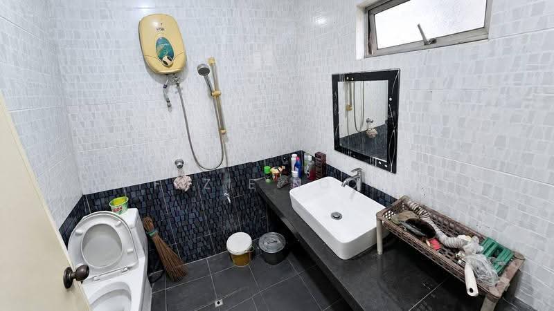 2-storey Terraced House for Sale in Bandar Country Homes (Rawang) - Fazie Noor - Bathroom - PropertyGuru.com.my