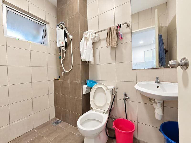 Rumah Teres 2-Tingkat untuk Dijual di Bandar Rimbayu (Telok Panglima Garang) - Leon Goh - Bathroom - PropertyGuru.com.my