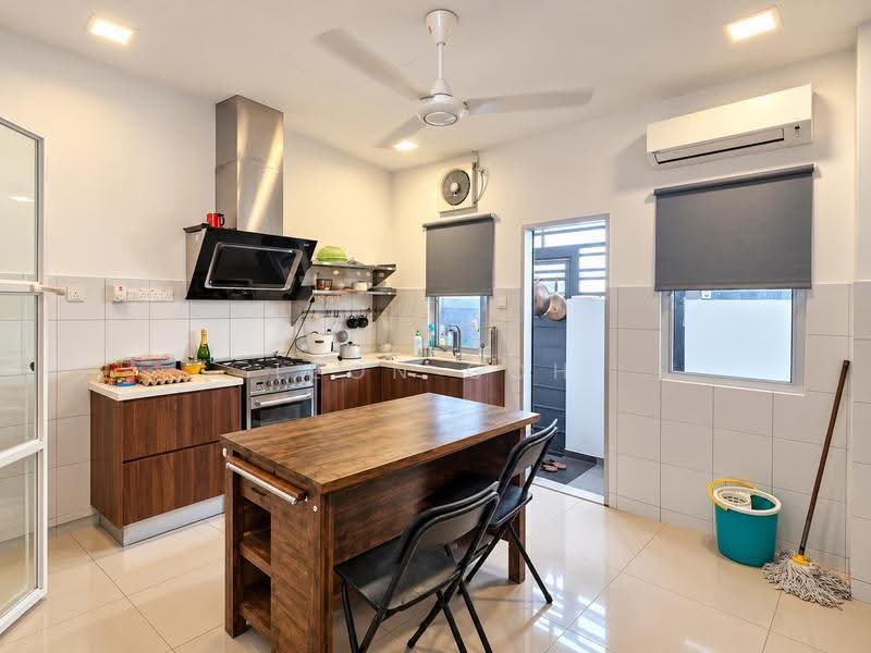 Rumah Teres 2-Tingkat untuk Dijual di Bandar Rimbayu (Telok Panglima Garang) - Leon Goh - Kitchen - PropertyGuru.com.my