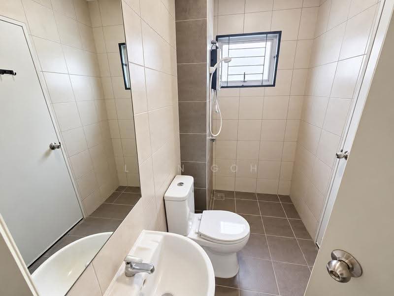 Rumah Teres 2-Tingkat untuk Dijual di Bandar Rimbayu (Telok Panglima Garang) - Leon Goh - Bathroom - PropertyGuru.com.my