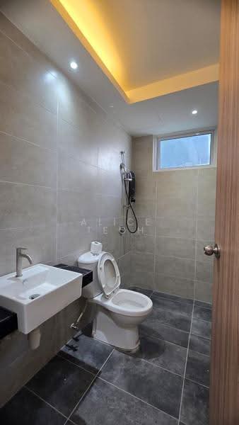 Condominium for Rent at QuayWest Residence - Alice Teoh - Bathroom - PropertyGuru.com.my