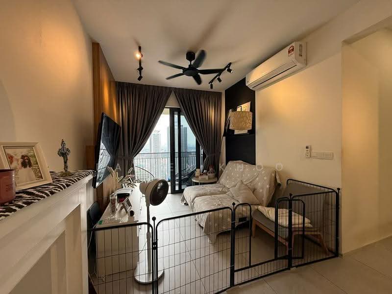 Kediaman Servis untuk Dijual di The Goodwood Residence - Darren Khoo - Living Room - PropertyGuru.com.my