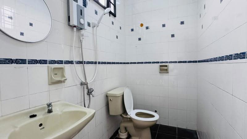 Rumah Teres 2-Tingkat untuk Disewa di Taman Daya (Johor Bahru) - Daniel Yong - Bathroom - PropertyGuru.com.my