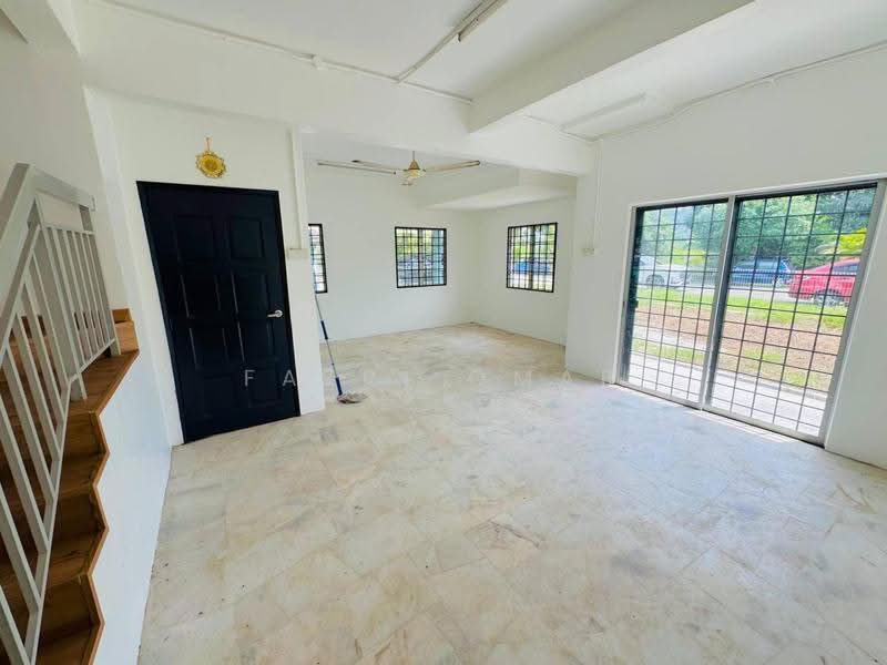 Rumah Teres 2-Tingkat untuk Dijual di Puncak Alam (Selangor) - Fazri Omar - Living Room - PropertyGuru.com.my
