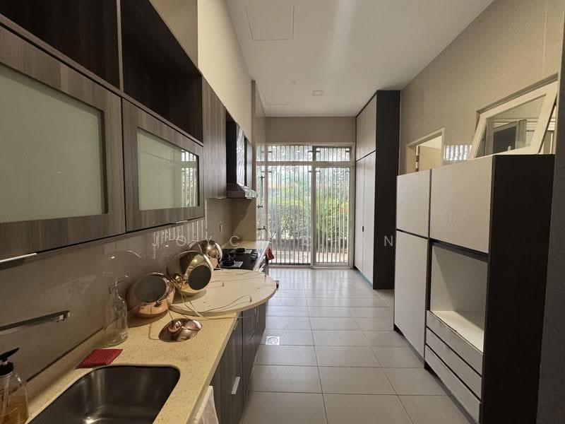 Rumah Banglo untuk Disewa di Lakefront Villa (Cyberjaya) - Joyce Chan - Kitchen - PropertyGuru.com.my