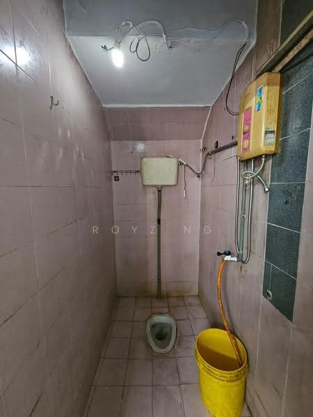 Terraced House for Sale in Taman Johor Jaya (Johor Bahru) - Royz Ng - Bathroom - PropertyGuru.com.my