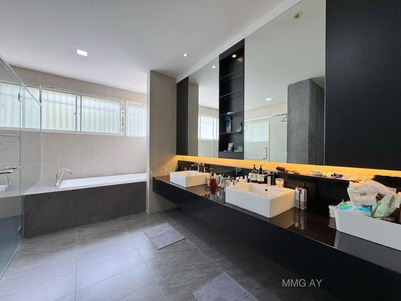 Rumah Berkembar untuk Dijual di Bandar Botanic (Klang) - Joanne Pua - Bathroom - PropertyGuru.com.my