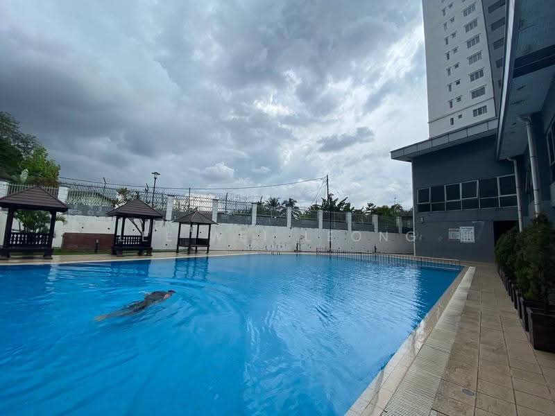 Kondominium untuk Disewa di Casa Idaman - Lee Wei Leong - Pool - PropertyGuru.com.my