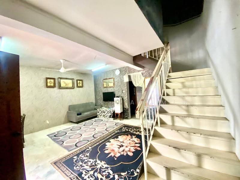 Rumah Teres untuk Dijual di Bukit Beruntung (Selangor) - Nazrin Hakimin - Living Room - PropertyGuru.com.my