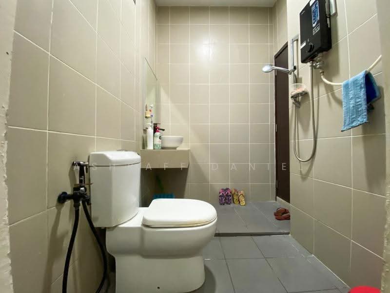 2-storey Terraced House for Sale in Laman Glenmarie (Shah Alam) - Ashraff Daniel - Bathroom - PropertyGuru.com.my