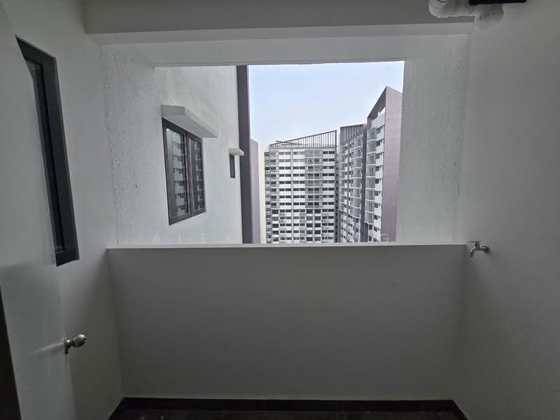 Kediaman Servis untuk Disewa di M Astra - Alex Foong - Balcony - PropertyGuru.com.my