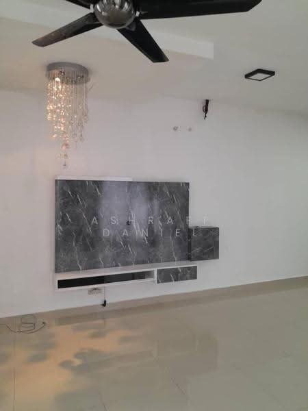 2-storey Terraced House for Sale in Laman Glenmarie (Shah Alam) - Ashraff Daniel - Living Room - PropertyGuru.com.my