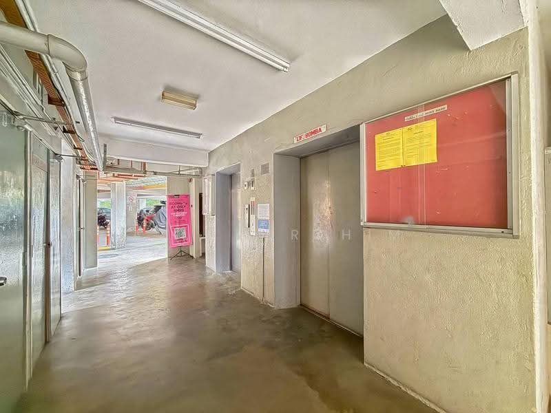 Pangsapuri untuk Dijual di Dahlia Apartment - Azli Ibrahim - Corridor - PropertyGuru.com.my