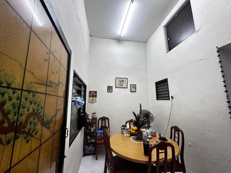 Rumah Teres 1-Tingkat untuk Dijual di Taman Johor (Tampoi) - Jayden Ng - Dining Room - PropertyGuru.com.my