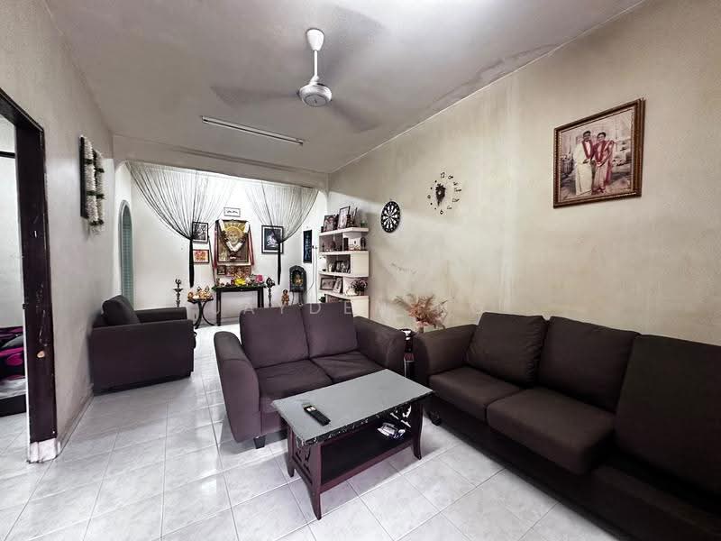 Rumah Teres 1-Tingkat untuk Dijual di Taman Johor (Tampoi) - Jayden Ng - Living Room - PropertyGuru.com.my