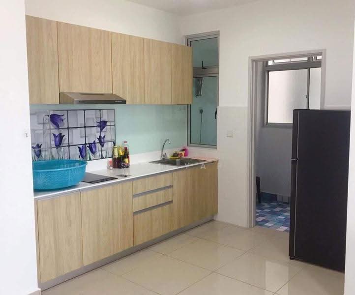 Kediaman Servis untuk Disewa di Meridin Bayvue Serviced Apartment - Sam Yap - Kitchen - PropertyGuru.com.my