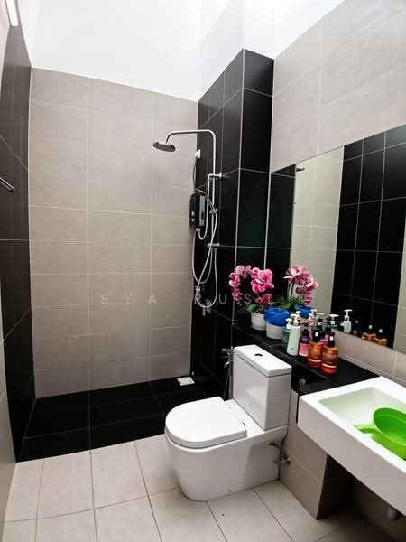 Rumah Teres 2-Tingkat untuk Disewa di Semenyih (Selangor) - Sya Rusli - Bathroom - PropertyGuru.com.my