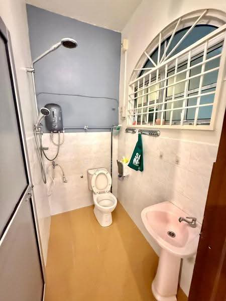 2-storey Terraced House for Rent in Bandar Baru Tambun (Tambun) - Angielina Chooi - Bathroom - PropertyGuru.com.my