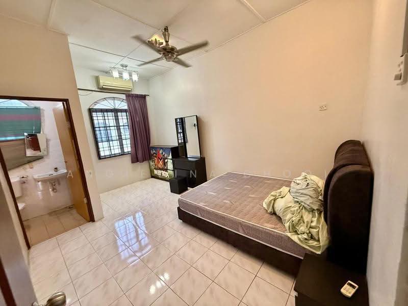 2-storey Terraced House for Rent in Bandar Baru Tambun (Tambun) - Angielina Chooi - Bedroom - PropertyGuru.com.my