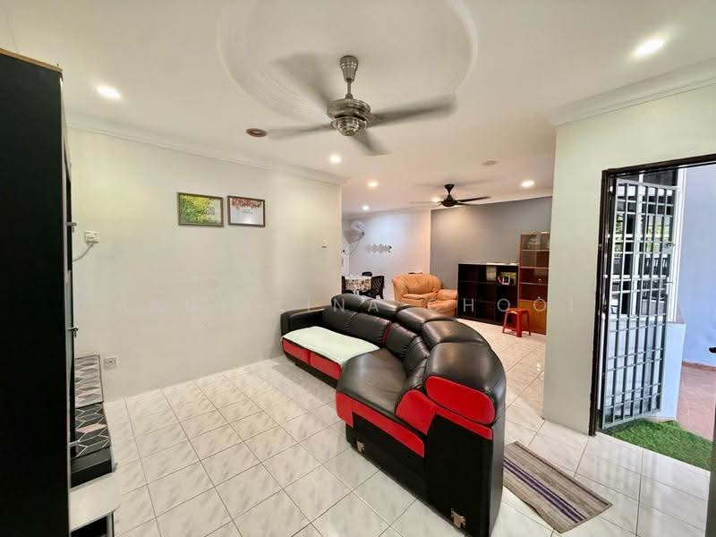 2-storey Terraced House for Rent in Bandar Baru Tambun (Tambun) - Angielina Chooi - Living Room - PropertyGuru.com.my