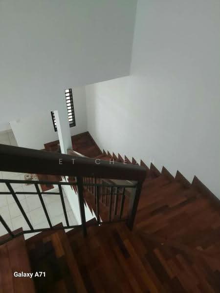 2-storey Terraced House for Sale in Kota Kemuning (Shah Alam) - ET Cheah - Stairway - PropertyGuru.com.my