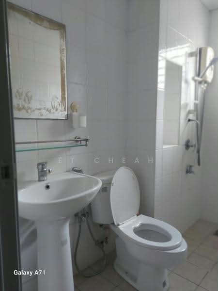 2-storey Terraced House for Sale in Kota Kemuning (Shah Alam) - ET Cheah - Bathroom 1 - PropertyGuru.com.my