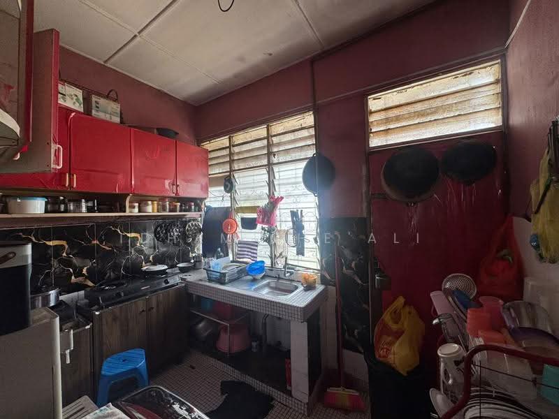 Rumah Teres 1.5-Tingkat untuk Dijual di Indera Mahkota 2 (Kuantan) - Idham Che'Ali - Kitchen - PropertyGuru.com.my
