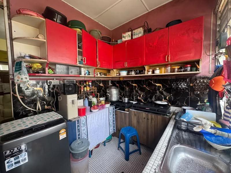 Rumah Teres 1.5-Tingkat untuk Dijual di Indera Mahkota 2 (Kuantan) - Idham Che'Ali - Kitchen - PropertyGuru.com.my