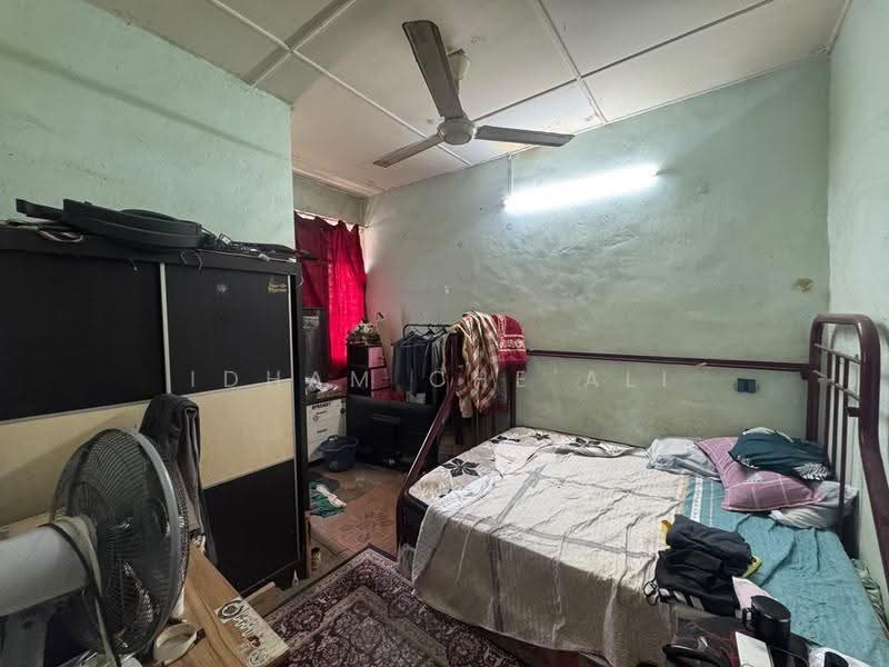 Rumah Teres 1.5-Tingkat untuk Dijual di Indera Mahkota 2 (Kuantan) - Idham Che'Ali - Bedroom - PropertyGuru.com.my
