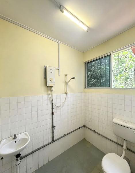 Semi-Detached House for Sale in Lido (Kota Kinabalu) - Fiona Lai - Bathroom - PropertyGuru.com.my