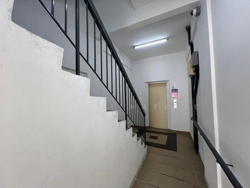 Shop / Office for Sale in Setia Alam (Selangor) - Amierul Hafizie - Corridor - PropertyGuru.com.my