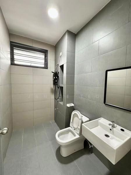 Rumah Teres 2-Tingkat untuk Disewa di Mutiara Rini (Skudai) - Janice Teo - Bathroom - PropertyGuru.com.my