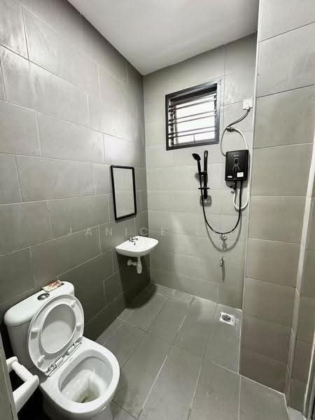 Rumah Teres 2-Tingkat untuk Disewa di Mutiara Rini (Skudai) - Janice Teo - Bathroom - PropertyGuru.com.my