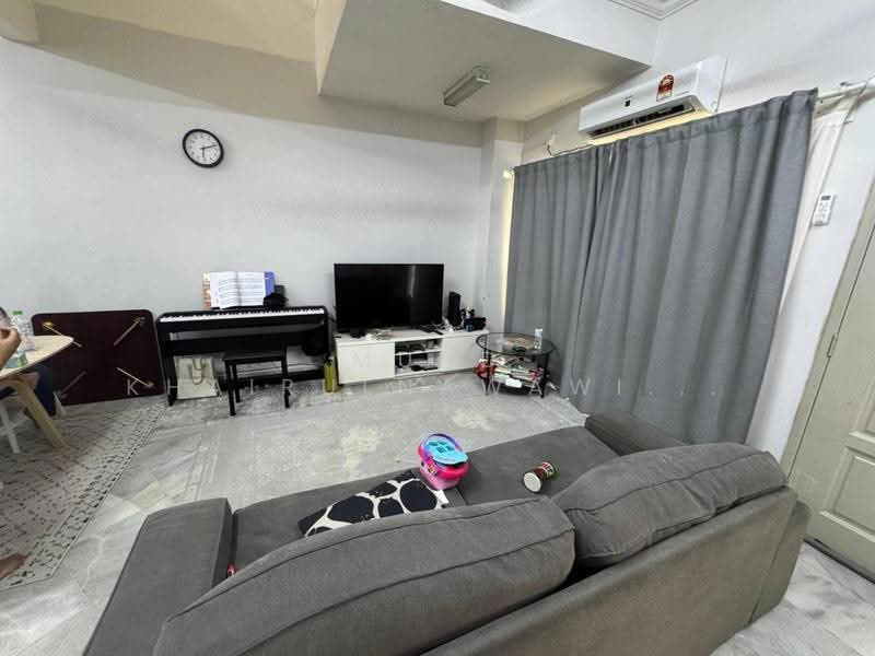 Rumah Teres 2-Tingkat untuk Dijual di Taman Pinggiran Usj (Subang Jaya) - Muhd Khairulnawawi Kamaruddin - Living Room - PropertyGuru.com.my