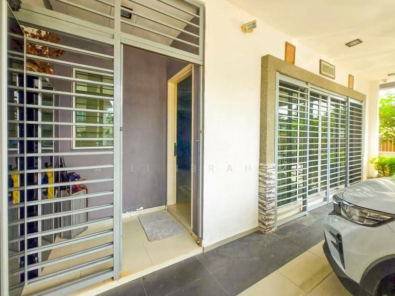 Rumah Berkembar untuk Dijual di Taman Saujana Emas (Kajang) - Azli Ibrahim - Entrance - PropertyGuru.com.my