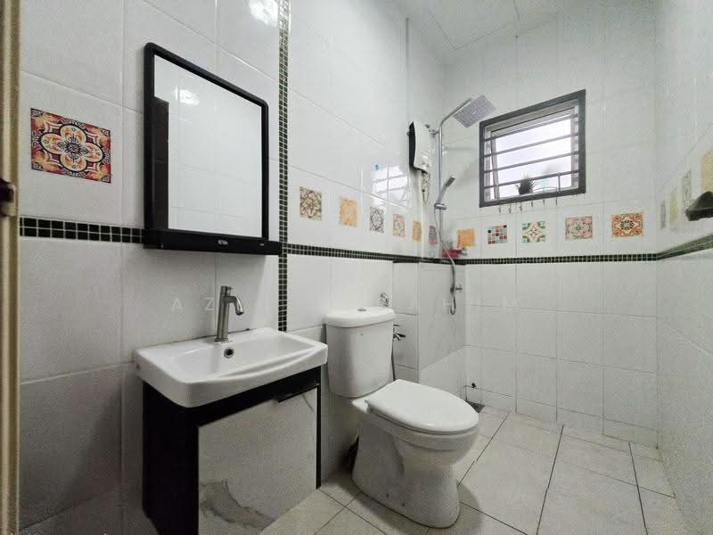 Rumah Berkembar untuk Dijual di Taman Saujana Emas (Kajang) - Azli Ibrahim - Bathroom - PropertyGuru.com.my