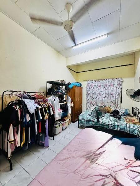 Rumah Teres 1-Tingkat untuk Dijual di Taman Cengal Utama (Paroi) - Azrul Othman - Bedroom - PropertyGuru.com.my