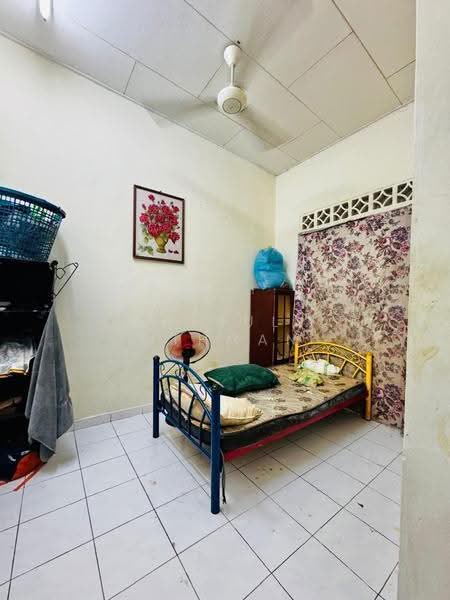 Rumah Teres 1-Tingkat untuk Dijual di Taman Cengal Utama (Paroi) - Azrul Othman - Bedroom - PropertyGuru.com.my