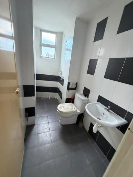 Kondominium untuk Disewa di Royale Infinity - Quinn Loh - Bathroom - PropertyGuru.com.my