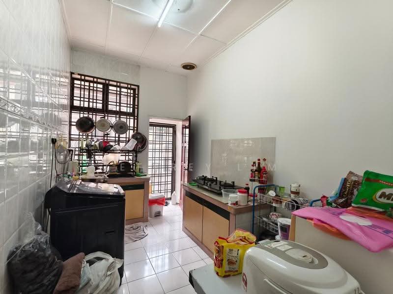 1-storey Terraced House for Sale in Taman Molek (Johor Bahru) - Jeffrey Lim - Kitchen - PropertyGuru.com.my