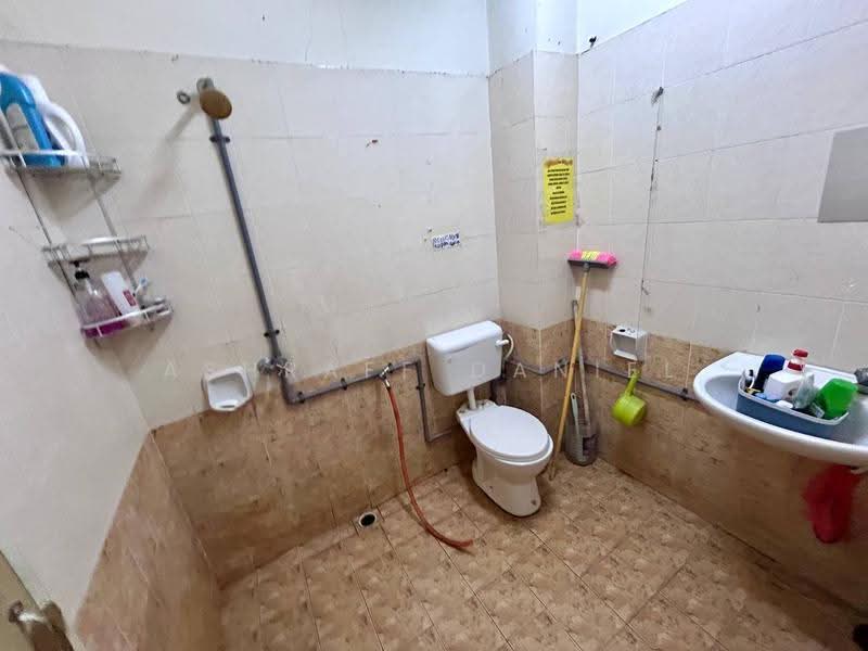 2-storey Terraced House for Sale in Taman Mutiara Subang (Shah Alam) - Ashraff Daniel - Bathroom - PropertyGuru.com.my